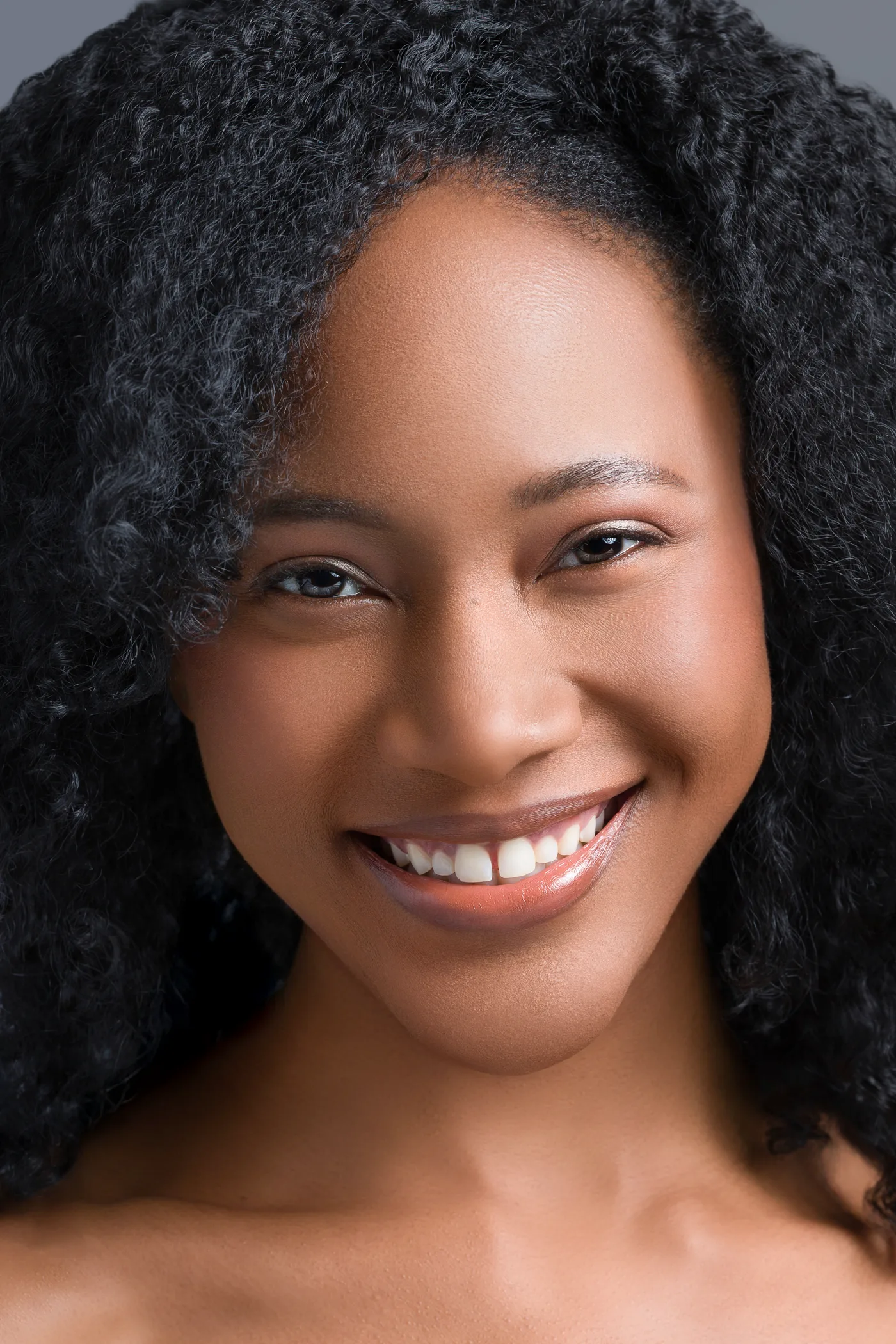 Ahdis smiling, curls